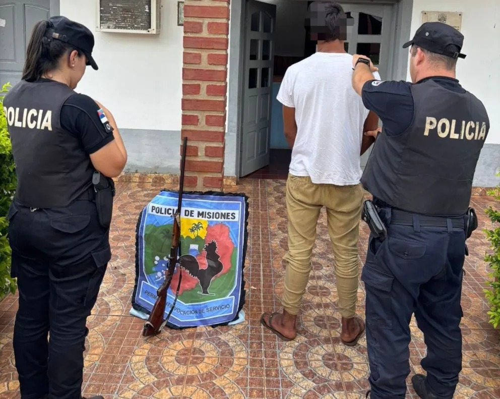 Detuvieron a un joven por agredir y amenazar a su pareja con un arma