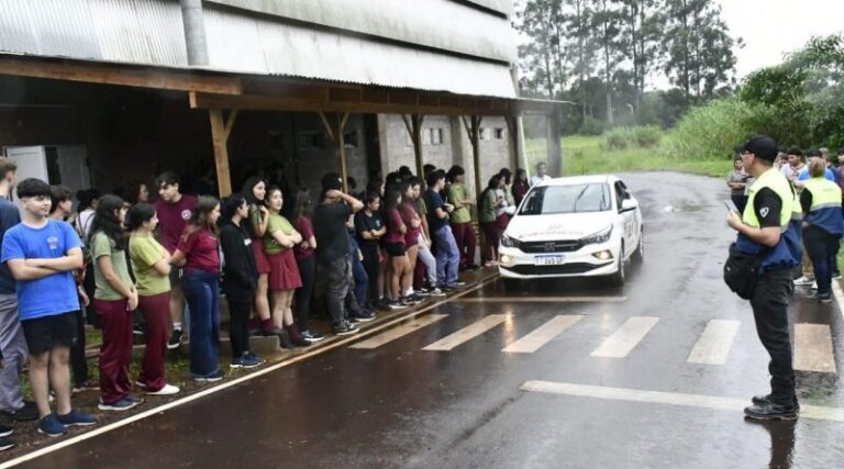Inician las clases y planifican operativos de tránsito en las escuelas de Eldorado