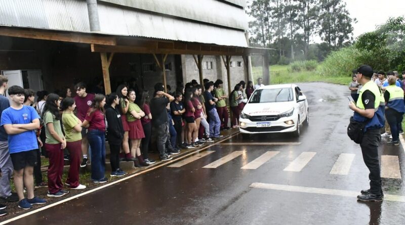 Inician las clases y planifican operativos de tránsito en las escuelas de Eldorado