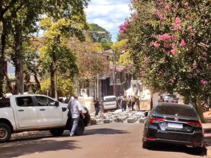 Interceptaron un camión cargado con droga en Misiones