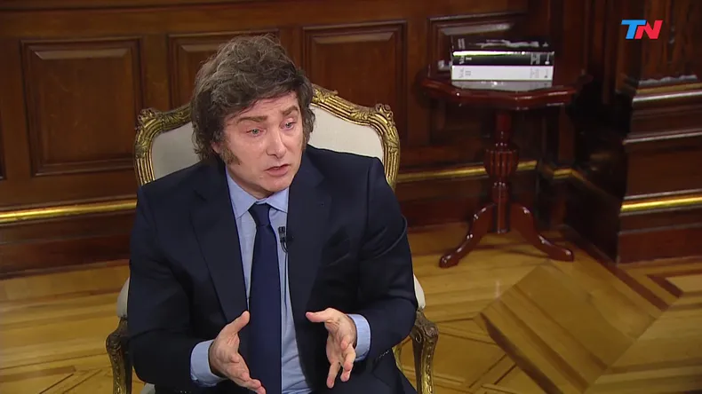 Milei intenta superar la peor crisis y reconoció por primera vez fallas