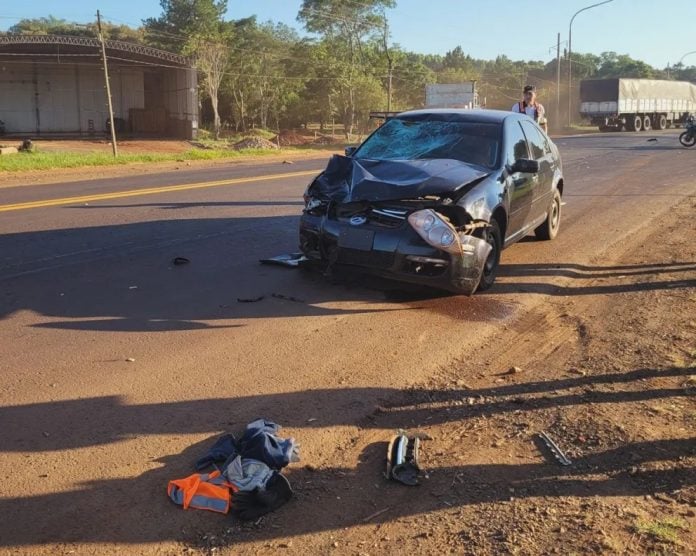 Murió un motociclista tras ser atropellado por un auto en la Ruta Nacional 12