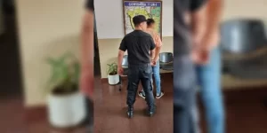 Robó un celular a punta de cuchillo y llamó a la dueña pidiendo recompensa