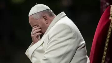 Vaticano informó que el papa Francisco sigue estable y sin fiebre
