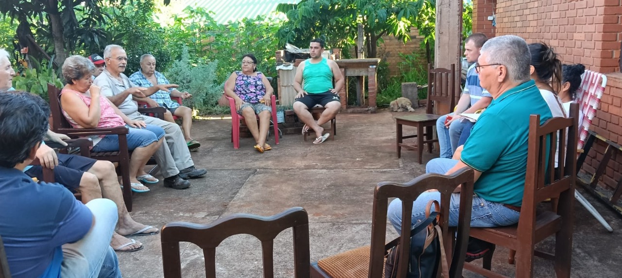 reunión con vecinos del Barrio Cristo Redentor para dialogar sobre ejecución de obras