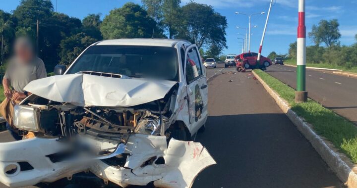 Choque en el acceso a Garupá dejó heridos y daños materiales