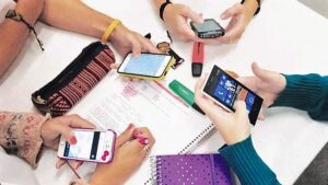 54% de los estudiantes argentinos admitió distraerse con el celular en clases