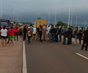 Yerbateros fueron desalojados de las casillas de ATM donde mantenían la protesta