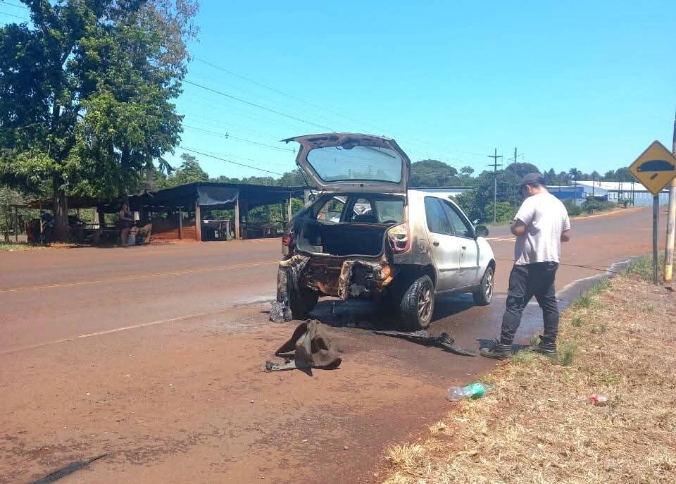 Se registró un incendio vehicular en la localidad de 9 de Julio