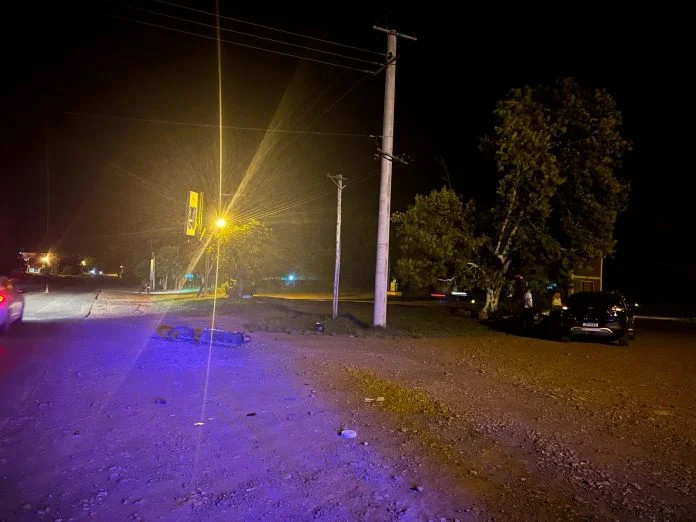 Tres heridos de gravedad en un choque entre un auto y una moto