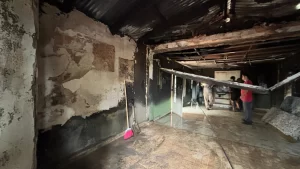 Una familia perdió todo en un voraz incendio que consumió una vivienda
