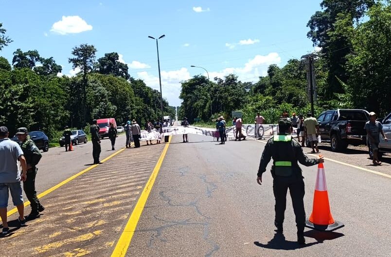 Yerbateros realizaron corte de ruta