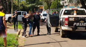 joven intentó robar una motocicleta y escapar saltando muros