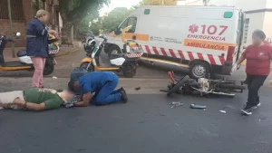 Choque entre un auto y una moto dejó una persona lesionada