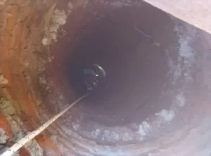 Rescataron a una niña que cayó a un pozo de 7 metros