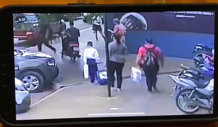 Robaron una motocicleta en pleno mediodía frente a un supermercado en Eldorado