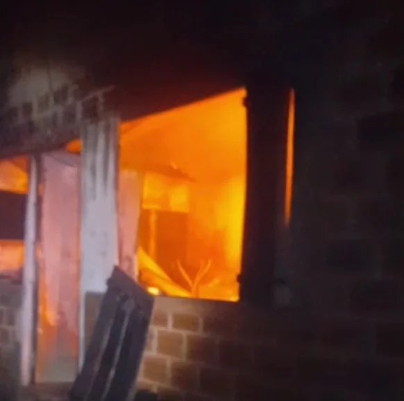 Bomberos de Iguazú asistieron a 3 incendios casi simultáneos durante la madrugada