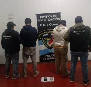 Cayeron dos estafadores que engañaban a repartidores con retiros falsos