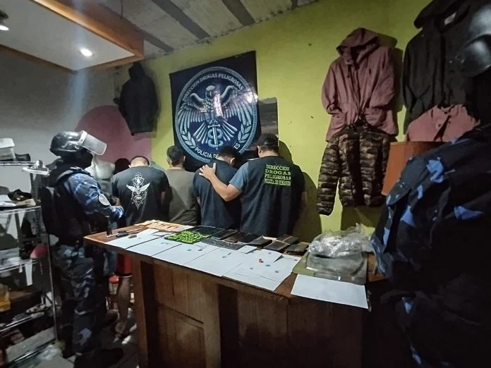 Desarticulan una banda narco que vendía droga bajo la fachada de una ropería
