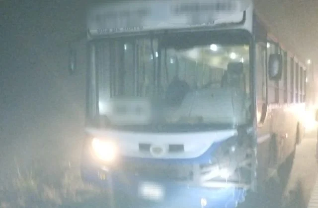 Dos fallecidos en un choque fatal entre un colectivo y una motocicleta