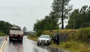 Dos mujeres resultaron con lesiones tras el despiste de un automóvil