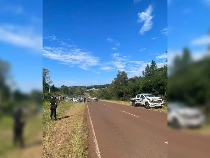 Patrulla policial chocó contra un auto