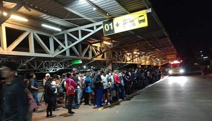Reclamos por demoras y falta de frecuencias en el transporte público de Posadas
