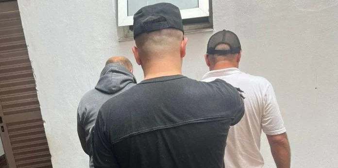 Taxistas agredieron al conductor de una app y fueron detenidos por la Policía