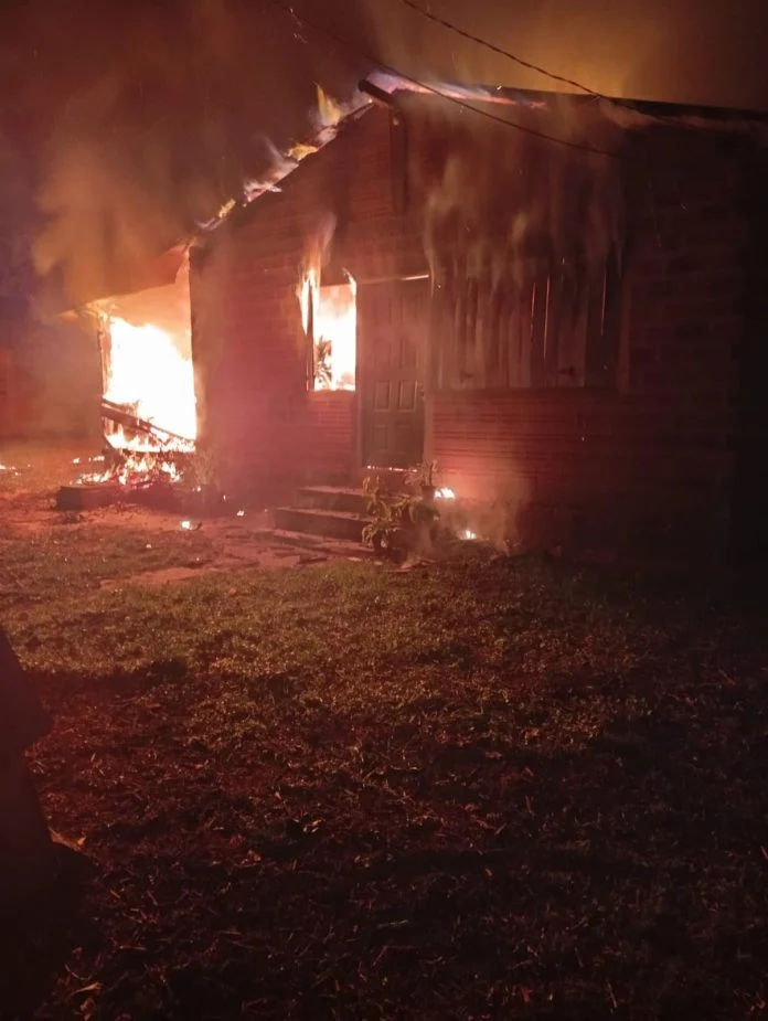 Un incendio destruyó en su totalidad una vivienda