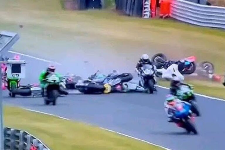 dos pilotos murieron en accidente múltiple