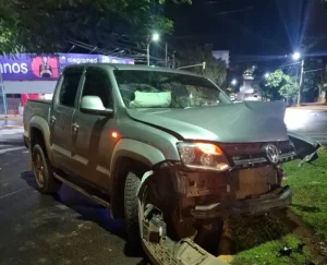 Despiste de una camioneta dejó daños materiales