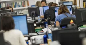 La justicia suspendió el DNU de Milei que eliminaba el Día de los Empleados Públicos