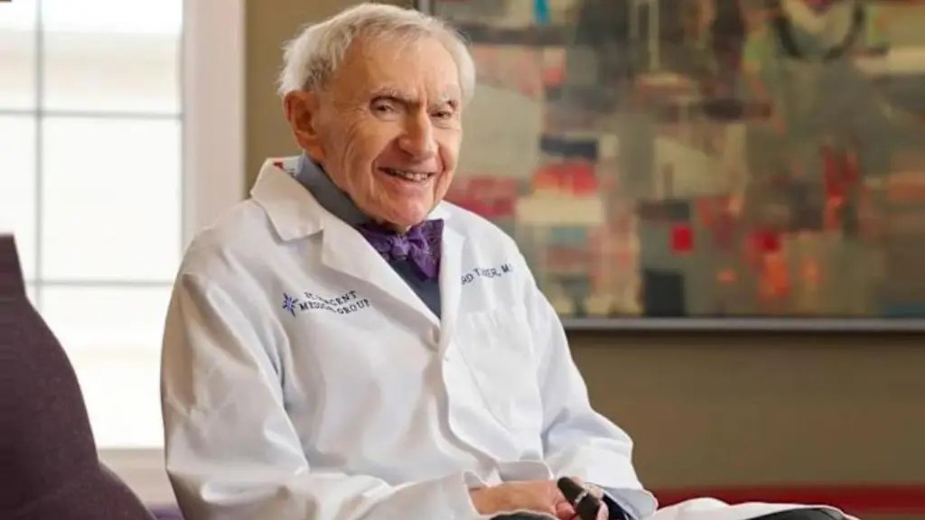 Un neurólogo de 102 años comparte sus secretos para alcanzar una larga y saludable vida