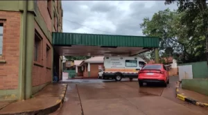 Una adolescente de 13 años debió ser amputada tras el choque entre un auto y una moto