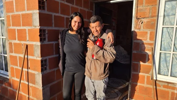 Una pareja de Misiones se hizo viral porque ella tiene 22 y él 70