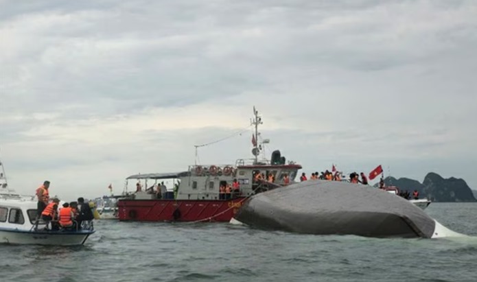 28 muertos y varios desaparecidos tras el naufragio de un barco turístico