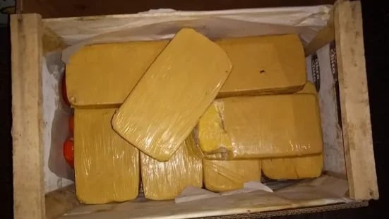 Cambio de ladrillos y escándalo en la Policía