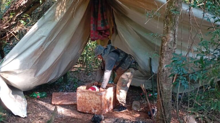 Desmantelan campamento furtivo y red ilegal de pesca en un lago de Misiones