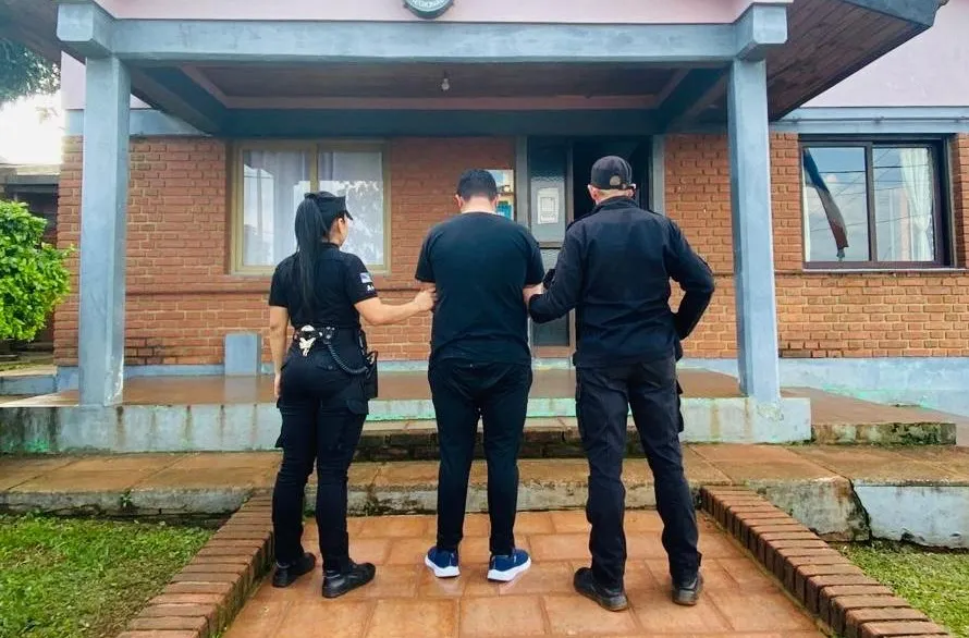 Detienen y allanan la casa de un hombre de 24 años acusado de grooming