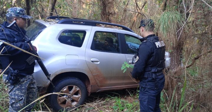 Incautaron una camioneta robada en Brasil que estaba abandonada en Colonia Delicia