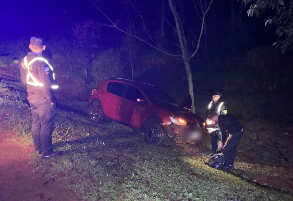 Perdió el control del auto y terminó despistando sobre la Ruta Provincial 8