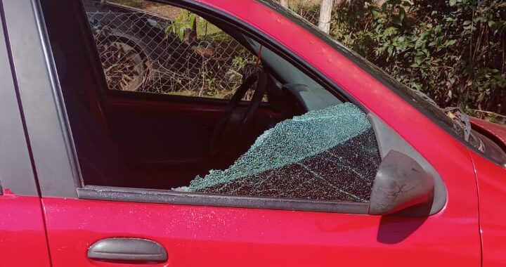 Rompieron ventanillas de vehículos estacionados a la salida del boliche en Eldorado