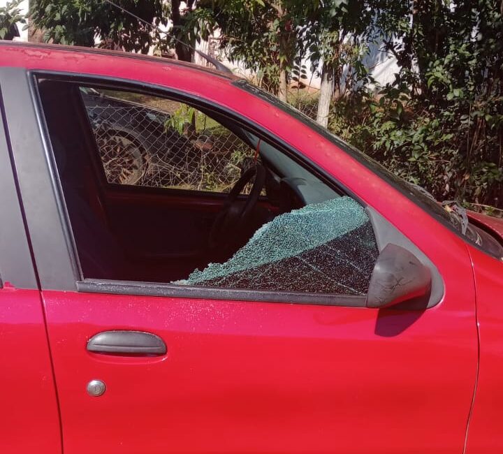 Rompieron ventanillas de vehículos estacionados a la salida del boliche en Eldorado