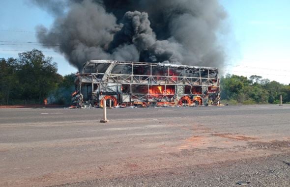 Se incendió un colectivo en Misiones