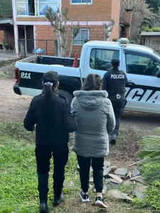 Supuesta asesora de trámites estafó por más de 1 millón de pesos a sus vecinos