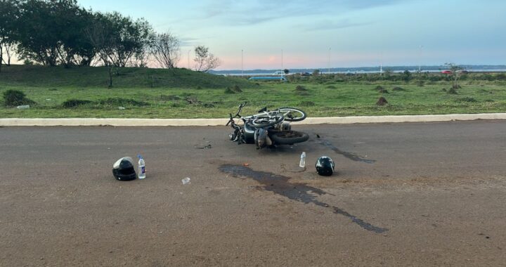 Tres heridos tras un choque entre dos vehículos en una colectora