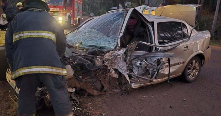 Un hombre de 51 años murió en un choque frontal entre un auto y un camión