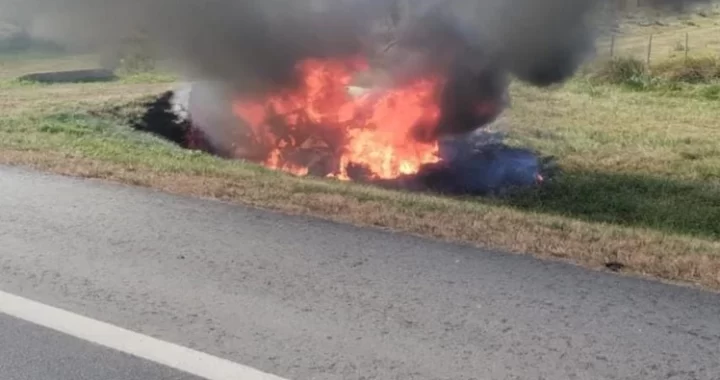 Un hombre y una mujer murieron calcinados luego de volcar con su auto