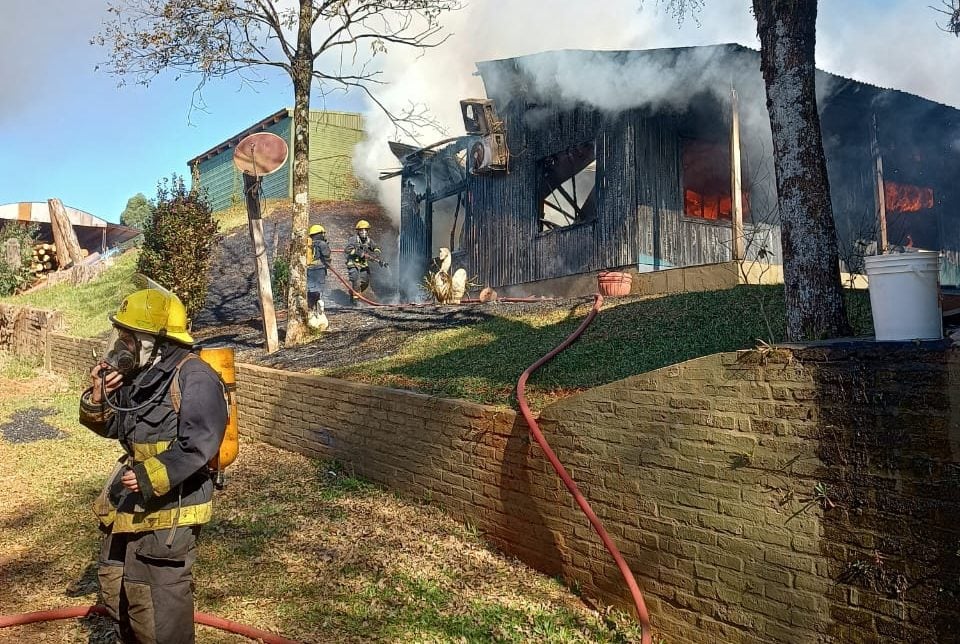 Un incendió consumió por completo una vivienda