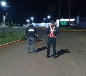 Un motociclista falleció tras despistar e impactar contra un árbol